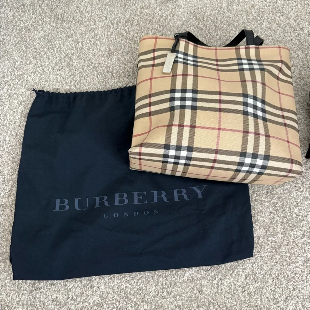 Burberry Beige Checkered Women's Bag - Picture 7 of 7